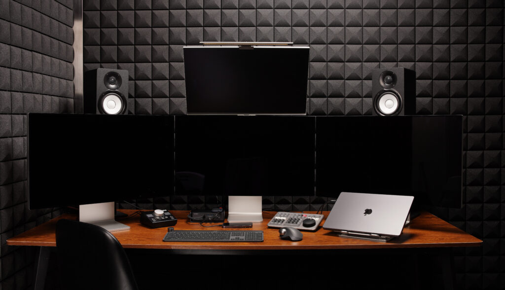 sleek,-loaded-with-ports-and-power:-ivanky-fusiondock-max-1-is-the-best-dock-for-macbooks