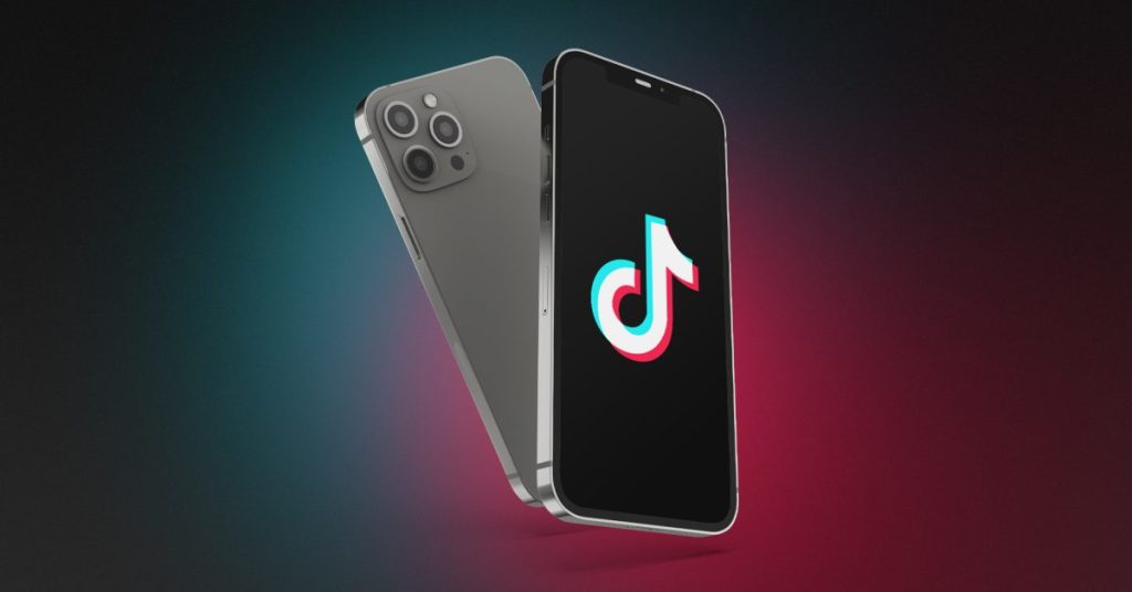 tiktok-introduces-group-chats-and-stickers-in-direct-messages