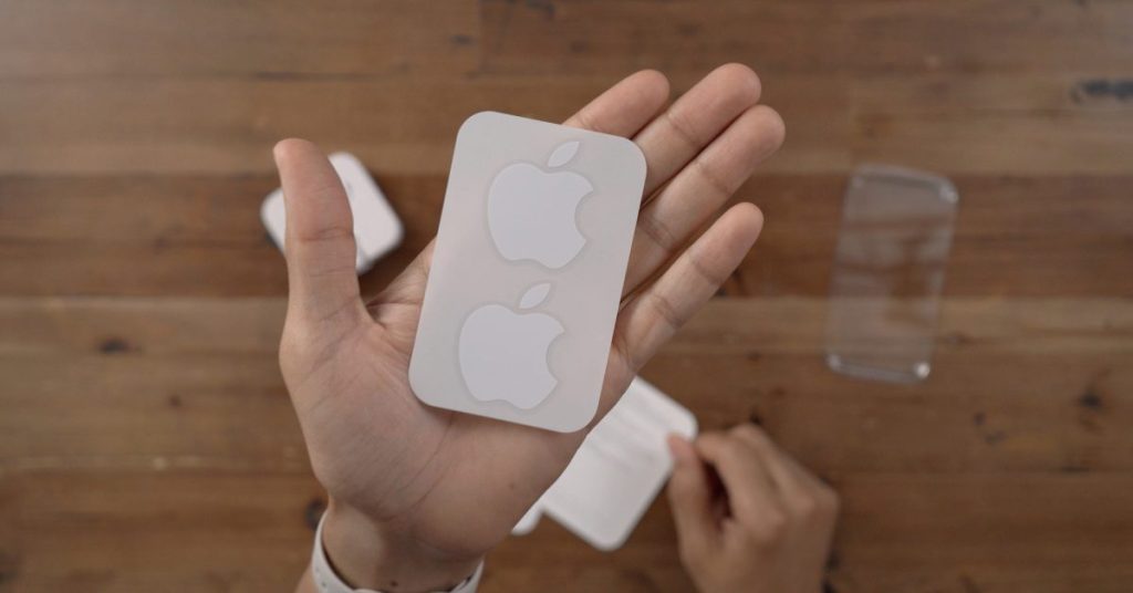 end-of-an-era:-iphone-16-won’t-include-stickers-in-the-box