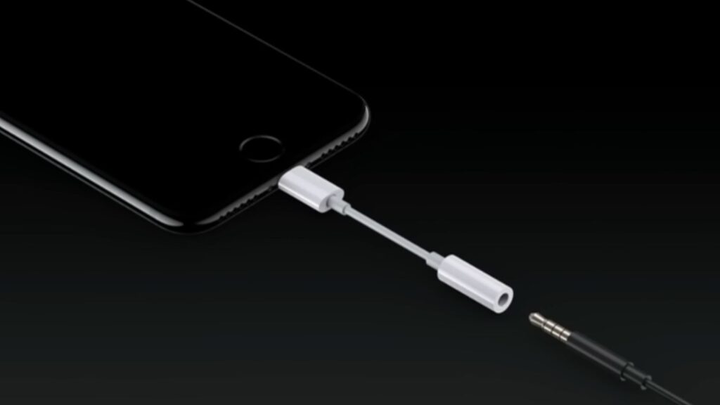 apple-seemingly-discontinuing-lightning-to-headphone-jack-adapter-introduced-alongside-iphone-7