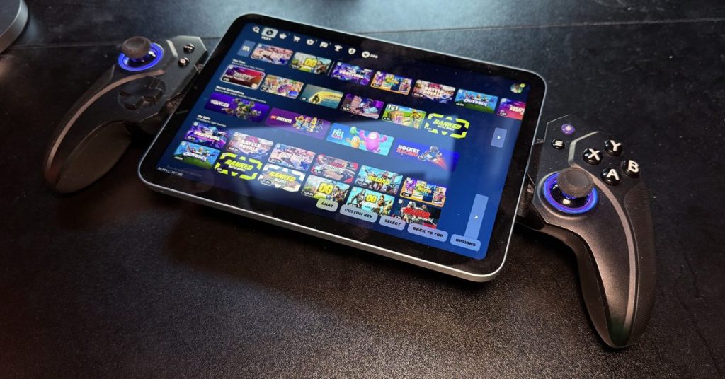 review:-elo-vagabond-is-a-great-full-size-game-controller-for-your-iphone-or-ipad-mini