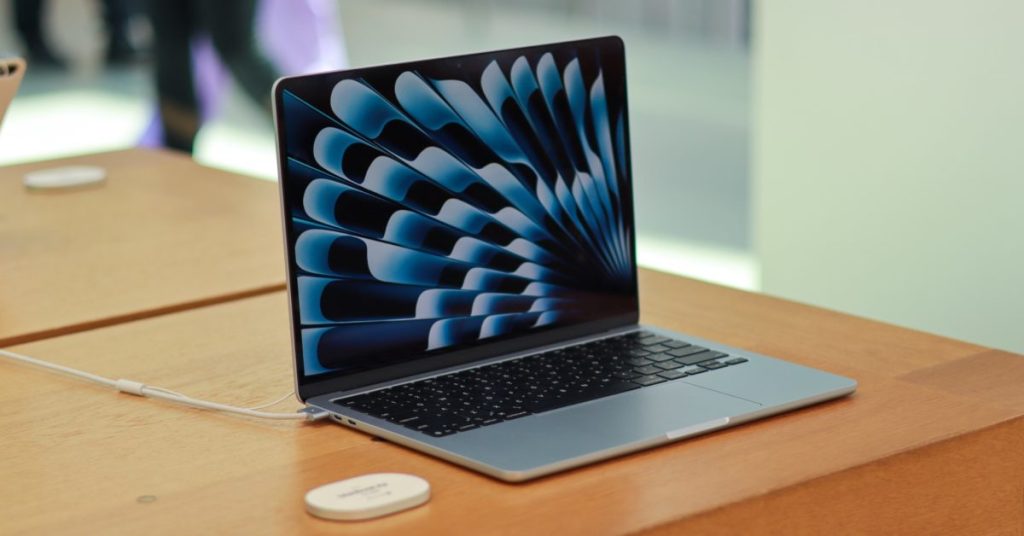 apple-begins-selling-latest-m4-macbook-air-models-on-its-refurbished-store