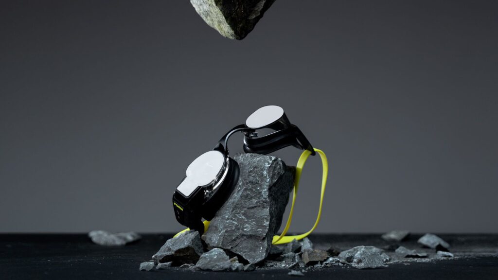 form-debuts-latest-smart-swim-2-pro-goggles-with-gorilla-glass-3